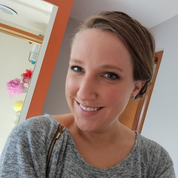 Meet your Posher, Lindsey - Picture 1 of 1